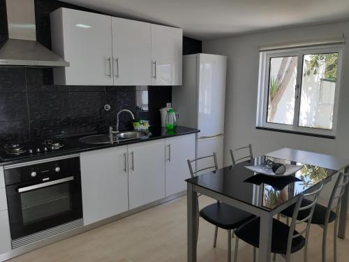 Kitchen, Lemon Tree House in Lousada Kitchen, Lemon Tree House in Lousada