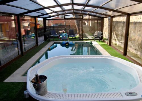 Complejo Casas Rurales MANSIONES Y VILLAS DELUXE in Collado Mediano Complejo Casas Rurales MANSIONES Y VILLAS DELUXE in Collado Mediano