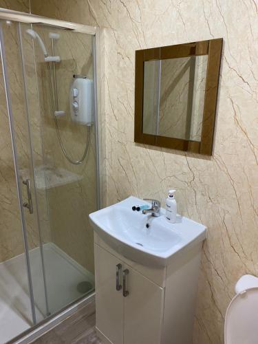 Bathroom, Loch Lomond Apartments in Dumbarton Bathroom, Loch Lomond Apartments in Dumbarton