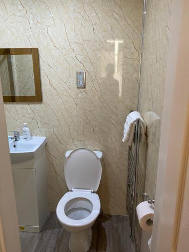 Bathroom, Loch Lomond Apartments in Dumbarton Bathroom, Loch Lomond Apartments in Dumbarton