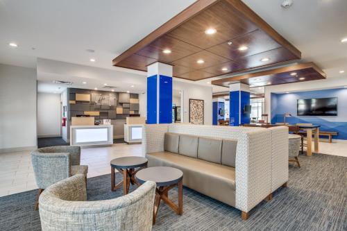 Lobby, Holiday Inn Express And Suites Denton South in Denton Lobby, Holiday Inn Express And Suites Denton South in Denton
