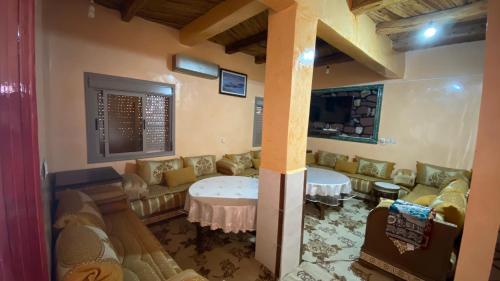 Scenic Lakeview House Near 5-Star Widian Hotel in 빈 엘 우이단 Scenic Lakeview House Near 5-Star Widian Hotel in 빈 엘 우이단