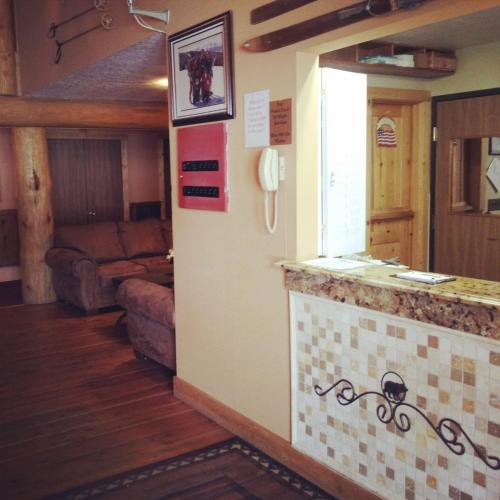 大堂, 新峰會旅館 (NEW SUMMIT INN) in 福雷斯科 (CO) 大堂, 新峰會旅館 (NEW SUMMIT INN) in 福雷斯科 (CO)