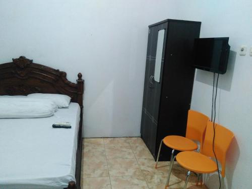 Guestroom, Wisma Kahyangan in Baubau Guestroom, Wisma Kahyangan in Baubau