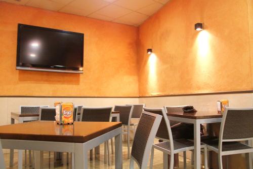 Pub/Lounge, Hostal Cafeteteria Goya in Barbastro Pub/Lounge, Hostal Cafeteteria Goya in Barbastro