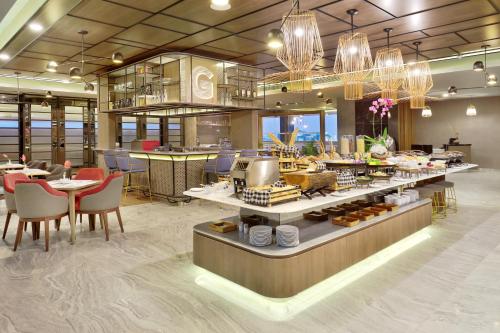 Restaurant, Novotel Suites Yogyakarta Malioboro near Lempuyangan Railway station Restaurant, Novotel Suites Yogyakarta Malioboro near Lempuyangan Railway station