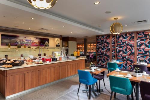 Food and beverages, Mercure Hotel Berlin City West in Spandau Food and beverages, Mercure Hotel Berlin City West in Spandau