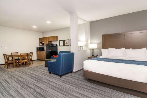 Comfort Suites DeSoto Dallas South in Desoto Comfort Suites DeSoto Dallas South in Desoto
