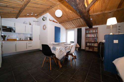 Au Passage du Gois in Beauvoir Sur Mer Au Passage du Gois in Beauvoir Sur Mer