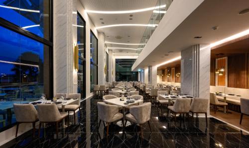 Food and beverages, Mida Grande Resort Phuket Official Account in Surin Food and beverages, Mida Grande Resort Phuket Official Account in Surin