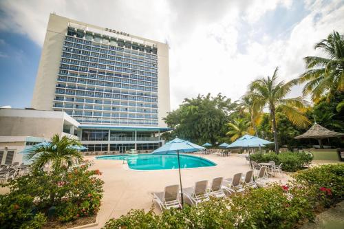 مسبح, فندق ذا جامايكا بيجاسوس (The Jamaica Pegasus Hotel) in كينجستون مسبح, فندق ذا جامايكا بيجاسوس (The Jamaica Pegasus Hotel) in كينجستون