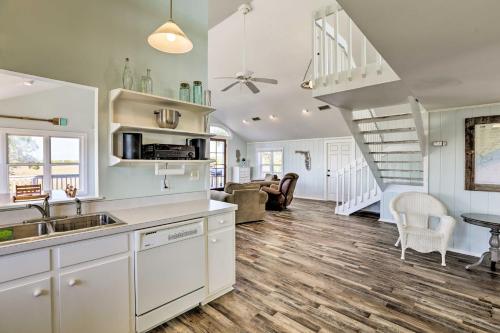 Cozy Waterfront Island House on Live Oak Island! in Crawfordville (FL) Cozy Waterfront Island House on Live Oak Island! in Crawfordville (FL)