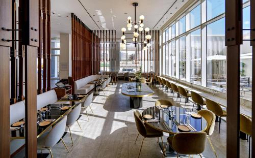 Restaurant, FORM Hotel Al Jaddaf, Dubai, a Member of Design Hotels in Al Jaddaf Restaurant, FORM Hotel Al Jaddaf, Dubai, a Member of Design Hotels in Al Jaddaf