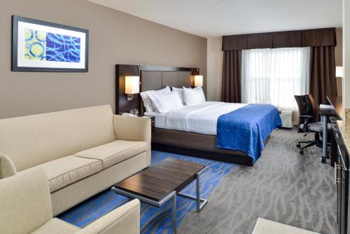 Holiday Inn Express Hotel & Suites St. Louis West-O'Fallon By IHG in O'Fallon Holiday Inn Express Hotel & Suites St. Louis West-O'Fallon By IHG in O'Fallon
