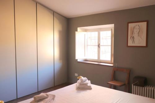 Santa Maria Maggiore 2BR Design apartment - image 11