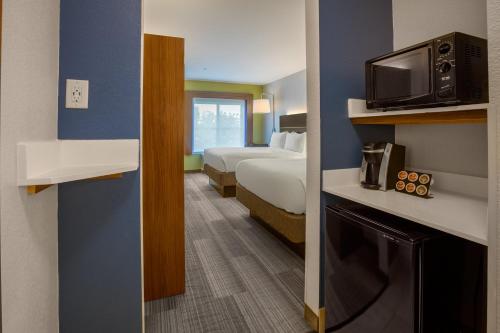 Holiday Inn Express Hotel & Suites Dallas - Grand Prairie I-20 in Grand Prairie Holiday Inn Express Hotel & Suites Dallas - Grand Prairie I-20 in Grand Prairie