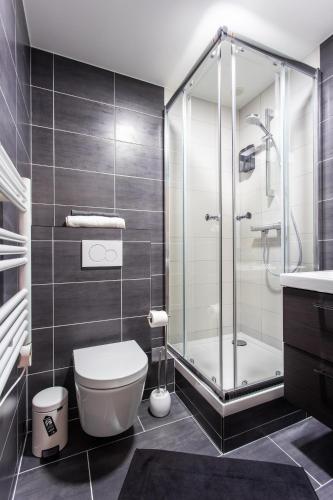 Baño, D&E - PARIS-DISNEY - HOLIDAYS APARTMENT - APPARTEMENT DE VACANCES - 5 CHAMBRES- 5 SDB - 5 BEDROOMS - in Champs Sur Marne Baño, D&E - PARIS-DISNEY - HOLIDAYS APARTMENT - APPARTEMENT DE VACANCES - 5 CHAMBRES- 5 SDB - 5 BEDROOMS - in Champs Sur Marne