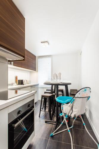 Facilities, DISNEY- PARIS, APPT WITH 5 ROOMS, 5 BATHROOMS-12 P in Champs Sur Marne Facilities, DISNEY- PARIS, APPT WITH 5 ROOMS, 5 BATHROOMS-12 P in Champs Sur Marne