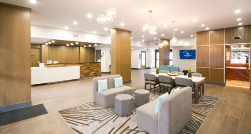 Lobby, Best Western Plus Suites Downtown Calgary in Calgary (AB) Lobby, Best Western Plus Suites Downtown Calgary in Calgary (AB)