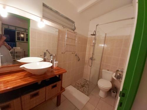 Bathroom, Bungalow PAPAYE in Pointe-Noire Bathroom, Bungalow PAPAYE in Pointe-Noire