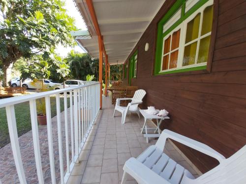 Balcony/terrace, Bungalow PAPAYE in Pointe-Noire Balcony/terrace, Bungalow PAPAYE in Pointe-Noire