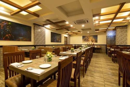 Restaurant, The Liverpool Hotels Marathahalli Outer Ring Road in Marathahalli Restaurant, The Liverpool Hotels Marathahalli Outer Ring Road in Marathahalli