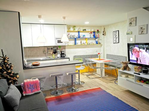 Hotel House with 3 bedrooms in Burgohondo with wonderful mountain view and terrace