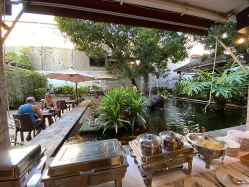 Food and beverages, ISSARA by d HOSTEL near Bansomdejchaopraya Rajabhat University Food and beverages, ISSARA by d HOSTEL near Bansomdejchaopraya Rajabhat University