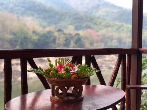バルコニー/テラス, メコン リバーサイド ロッジ (Mekong Riverside Lodge) in パクベン バルコニー/テラス, メコン リバーサイド ロッジ (Mekong Riverside Lodge) in パクベン
