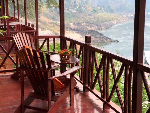 景色, メコン リバーサイド ロッジ (Mekong Riverside Lodge) in パクベン 景色, メコン リバーサイド ロッジ (Mekong Riverside Lodge) in パクベン