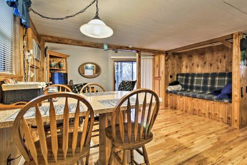 Rustic Stockton Lake Cabin Half Mile to Boat Ramp! in 斯普林菲爾德市中心 Rustic Stockton Lake Cabin Half Mile to Boat Ramp! in 斯普林菲爾德市中心