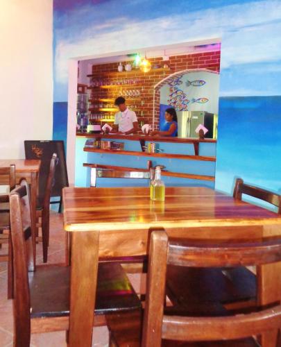 Makanan dan Minuman, Livingston Resort Hotel in Livingston Makanan dan Minuman, Livingston Resort Hotel in Livingston