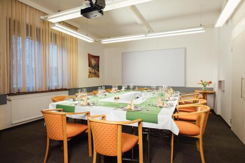 Ресторан, Simon - Hotel & Cafe in Бад-Тацмансдорф Ресторан, Simon - Hotel & Cafe in Бад-Тацмансдорф