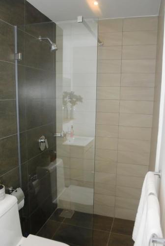 Bilik Mandi, ASTORIA 1BDR with a gym&pool with views in Woodley Bilik Mandi, ASTORIA 1BDR with a gym&pool with views in Woodley