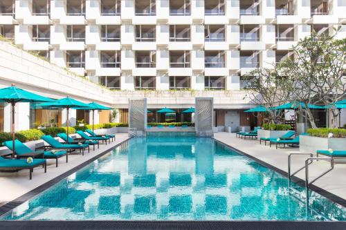 スイミングプール, ホリデイ イン バンコク バイ IHG (Holiday Inn Bangkok By IHG) in サイアム スイミングプール, ホリデイ イン バンコク バイ IHG (Holiday Inn Bangkok By IHG) in サイアム