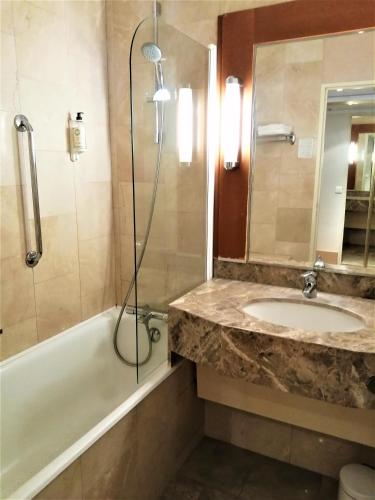 Hotel Inn Paris CDG Airport in Charles de Gaulle Airport Hotel Inn Paris CDG Airport in Charles de Gaulle Airport