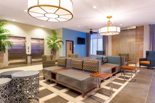 Előcsarnok, Holiday Inn Winter Haven By IHG in Winter Haven (Florida) Előcsarnok, Holiday Inn Winter Haven By IHG in Winter Haven (Florida)