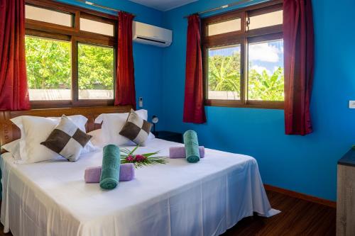 Bed, Kovailani 1232 DTO-MT in Bora Bora Island Bed, Kovailani 1232 DTO-MT in Bora Bora Island