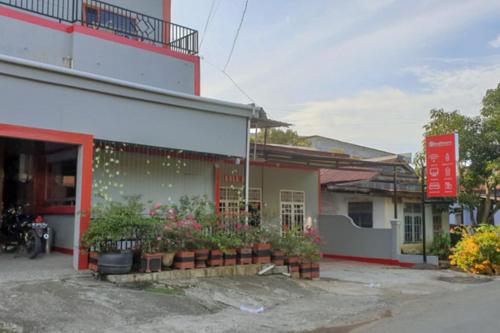 Entrada, RedDoorz @ Hotel Yaki Mamuju in Mamuju Entrada, RedDoorz @ Hotel Yaki Mamuju in Mamuju