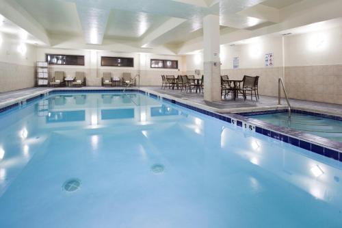 Kolam renang, Holiday Inn Denver-Parker-E470/Parker Road By IHG in Parker (CO) Kolam renang, Holiday Inn Denver-Parker-E470/Parker Road By IHG in Parker (CO)