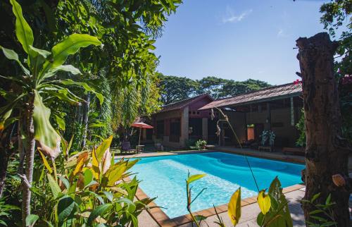 Zwembad, Joy's House & Tour in San Phe Suea Zwembad, Joy's House & Tour in San Phe Suea