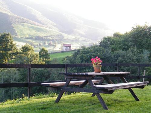 Kert, Sendero del Agua in Valdaliga Kert, Sendero del Agua in Valdaliga