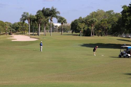 2BR Ground Level Condo with Pool 10 Minutes to Beaches with golf Course Views in Plantation (FL) 2BR Ground Level Condo with Pool 10 Minutes to Beaches with golf Course Views in Plantation (FL)
