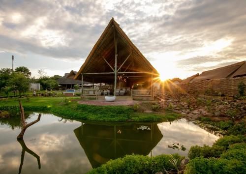 Išorė, Shearwater's Explorers Village in Victoria Falls Išorė, Shearwater's Explorers Village in Victoria Falls