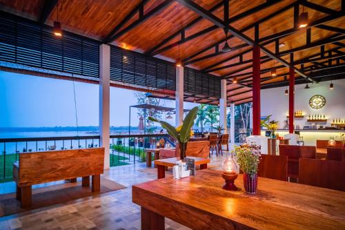 Nhà hàng, The Riviera Champasak in Champasak Nhà hàng, The Riviera Champasak in Champasak