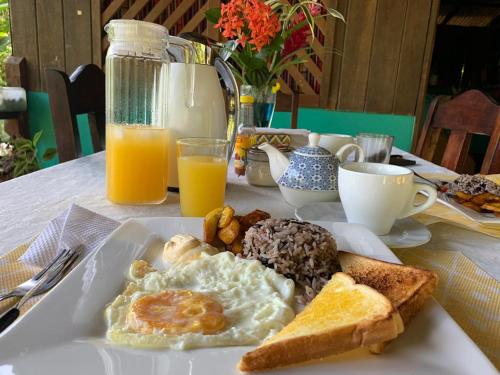 طعام و مشروبات, Garden of Heliconias Lodge in Drake Bay طعام و مشروبات, Garden of Heliconias Lodge in Drake Bay