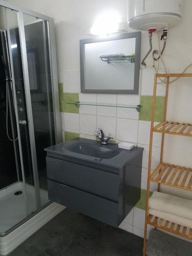 Bathroom, Ti Yole in Les Trois Ilets Bathroom, Ti Yole in Les Trois Ilets
