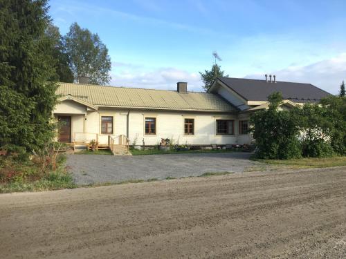 Exterior view, Oinas Hovi in Juva Exterior view, Oinas Hovi in Juva