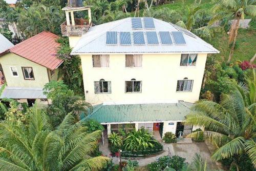 Roatan Backpackers' Hostel in Sandy Bay Roatan Backpackers' Hostel in Sandy Bay