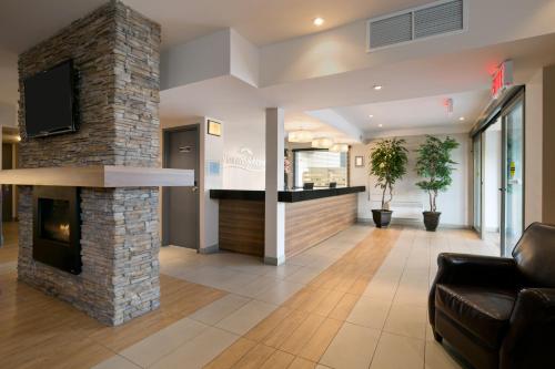 Lobi, Days Inn by Wyndham Montreal East in Montreal (QC) Lobi, Days Inn by Wyndham Montreal East in Montreal (QC)